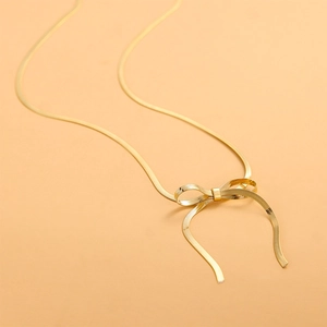 Collana minimalista in acciaio inossidabile placcato oro 14K con design a fiocco