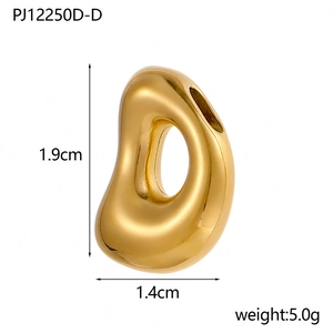 Polished 14K gold plated bubble letter pendant with dimensions 1.9cm and weight 5.0g