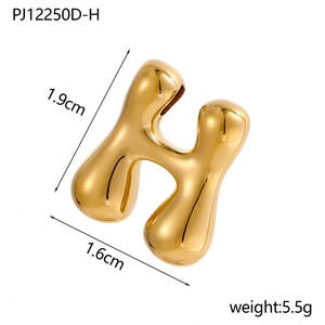 Polished 14K gold-plated bubble H letter pendant with 1.9cm height and 5.5g weight