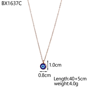 Dettaglio delle dimensioni del ciondolo Evil Eye in oro rosa con smalto blu