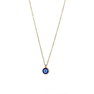 Collana in acciaio dorato con ciondolo occhio del diavolo e smalto blu su sfondo bianco
