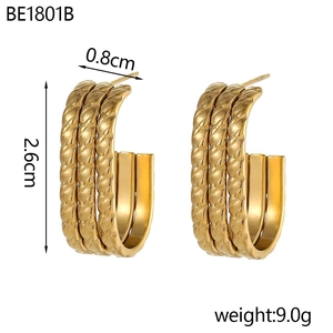 Macro shot of gold-plated twisted wheat pattern C-hoop earrings with dimensions and weight