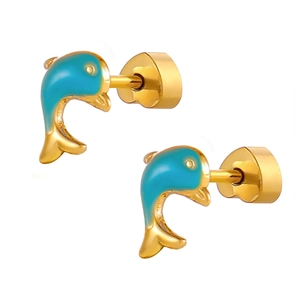 Détail de boucles d'oreilles dauphin avec émail bleu clair et finition acier doré 18K