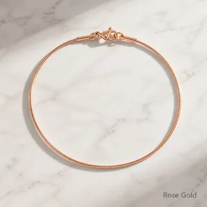 Minimalistische roestvrijstalen slangenketting armband in roségoud met karabijnsluiting
