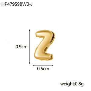 Vue détaillée du pendentif lettre Z plaqué or 18 carats avec dimensions 0,9cm hauteur et 0,5cm