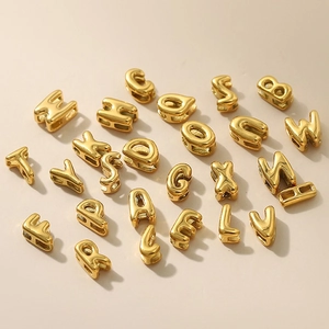 Pendentifs alphabet A-Z en acier inoxydable plaqué or 18K poli pour création de bijoux DIY