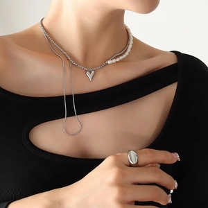 Collier En Perles D'eau Douce Et Acier Titane Avec Pendentif Coeur Longue Frange Épissure Double Couche Bijoux De Mode
