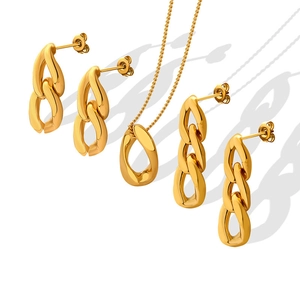 Parure de bijoux minimaliste dorée avec collier à pendentif ovale torsadé et boucles d'oreilles