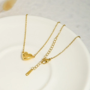 Classic 18K gold plated stainless steel heart pendant necklace for couples on ceramic tray