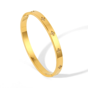 Detail of gold four-leaf clover hinge bracelet with CNC micro-set sparkling white stones