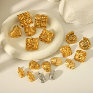 Collectie geometrische 18K vergulde titanium stalen oorbellen in verschillende vintage stijlen