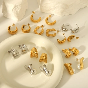 Polished 18K gold and silver geometric twisted hoop earrings and pearl studs set