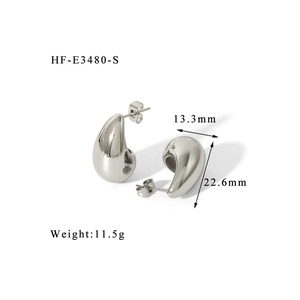 Detail view of silver water drop earrings with 22.6mm height and polished mirror finish
