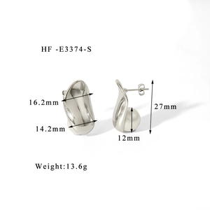 Detail showing dimensions of silver twisted metal earrings with 12mm white pearls