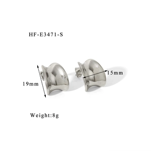 Detailed view of silver twisted geometric earrings with 19mm size specifications