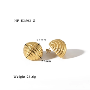 Detail of 18k gold plated geometric earrings with spiral texture and 25mm dimensions