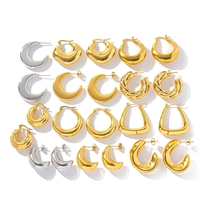 Boucles d'oreilles minimalistes en forme de croissant et géométriques en acier titane
