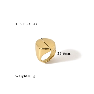 Detailed view of golden 18K mirror-polished signet ring showing 20.6mm face diameter