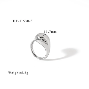 Detailed view of silver water drop ring with 11.7mm top width and 5.8g weight specifications