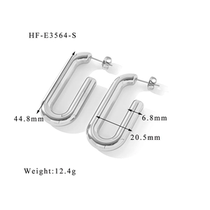 Orecchini a cerchio a U in argento lucido con altezza 44,8 mm e peso di 12,4 grammi