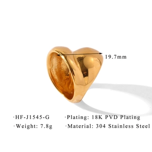 Detail of 18K PVD gold plated 304 stainless steel heart ring with dimensions 19.7mm