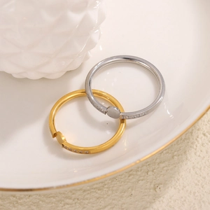 Minimalistische PVD-Edelstahlringe in Gold und Silber mit Zirkonia-Scheibe im Set