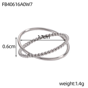 Detail view of silver twisted double-band ring with 1.7cm inner diameter and 0.6cm width