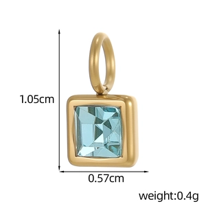 Dimensions du pendentif carré en zircon bleu ciel plaqué or 18 carats avec anneau