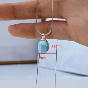 Collana con pendente ovale in Larimar, catena a serpente in argento e dimensioni