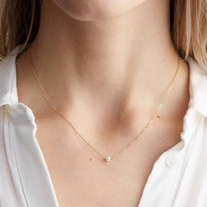 Minimalistische 14K vergoldete Kette mit kleiner weißer Perle Anhänger für Damen