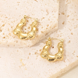 Orecchini a cerchio Creole vintage a forma di U in oro con superficie a blocchi