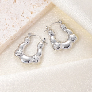 Orecchini a cerchio vintage a forma di U in argento con trama in acciaio inossidabile