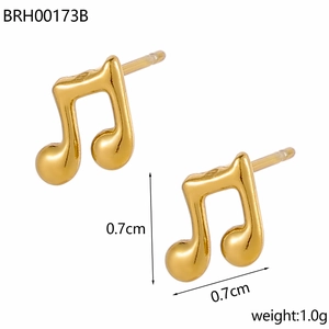 Detail of music note earrings in 18K gold plated steel with 0.7cm size and 1.0g weight