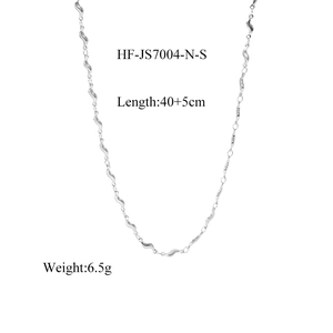 Détail du collier en acier inoxydable argenté texturé avec dimensions et poids