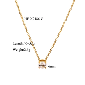 Détail du pendentif en zircone 6mm sur chaîne plaquée or avec spécifications