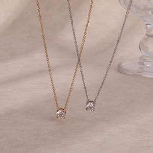 Colliers minimalistes dorés et argentés avec pendentifs ronds en zircone et sertis à griffes