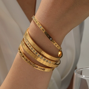 Vintage 18K Gold Plated Stainless Steel Bangle Bracelet For Women Roman Numerals Heart Leaf Rhinestone Bangle Fashion Jewelry
