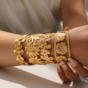 Vintage 18K Gold Plated Stainless Steel Open Cuff Bracelet For Women Bohemian Floral Leaf Wide Carved Bangle Jewelry Gift