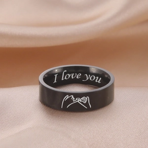 Schwarzer Edelstahlring mit Versprechen-Muster und I love you Gravur für Paare