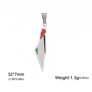 Detalle de dije mapa Palestina oro 18K con colores de esmalte y tamaño de 32x7mm
