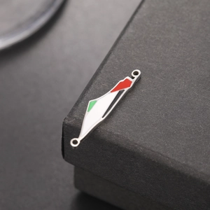 Colgante mapa de Palestina chapado en oro de 18 quilates con colores de la bandera