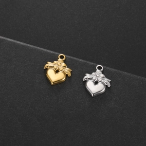 3D hartvormige hangers in goud en zilver met bloem-vleugel detail voor DIY-sieraden