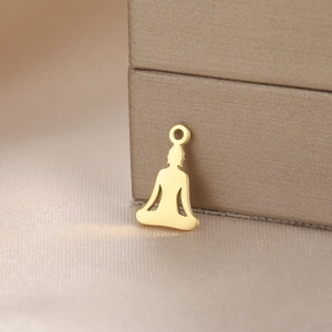 Ciondolo buddha in oro lucido su raso champagne per la creazione di gioielli fai da te