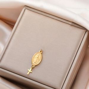 Pendentif Vierge Marie dorée avec breloque croix sur boîte à bijoux pour colliers