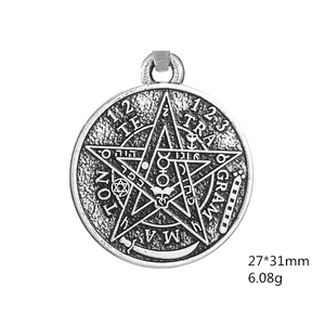 Close-up of Solomon pentagram amulet pendant with dimensions 27x31mm and weight 6.08g