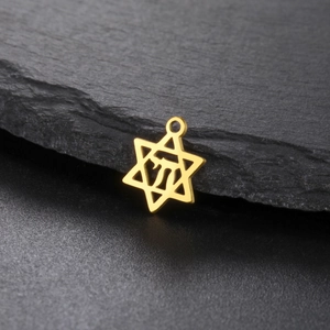 Pendentif Étoile de David dorée en acier inoxydable avec symbole hébreu Chai sur roche