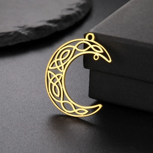 18K vergoldeter Halbmond-Anhänger mit keltischem Knotenmuster und oberem Ring
