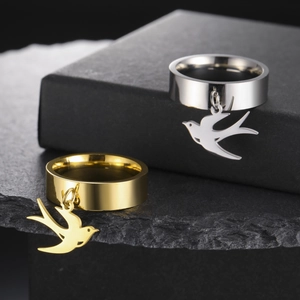 Anillos vintage de acero inoxidable con colgante de golondrina en acabado oro y plata