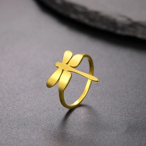Anillo de libélula dorada pulida para mujer en acero inoxidable macizo vista de 45 grados