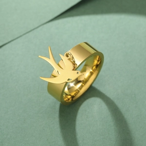 Anillo de acero inoxidable dorado estilo francés vintage con colgante de pájaro golondrina